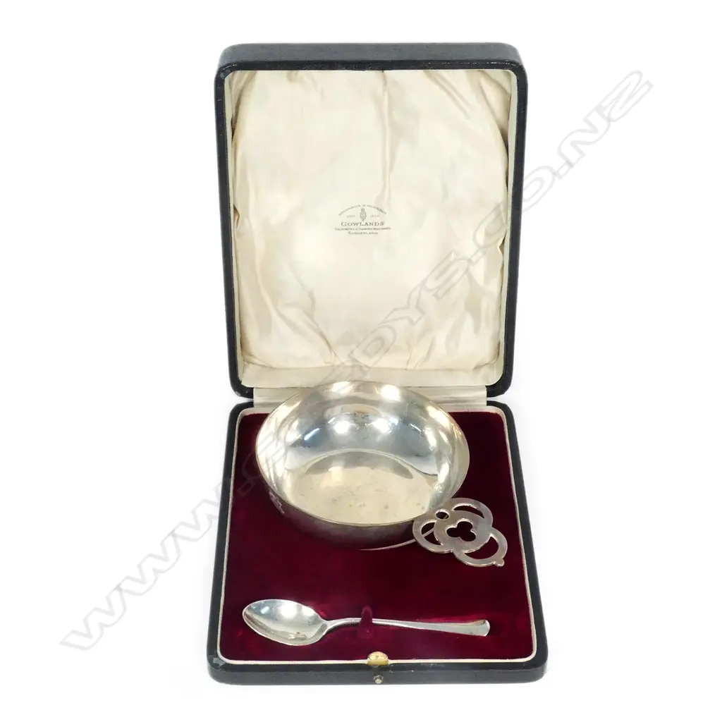 A silver porringer and spoon Image 1++