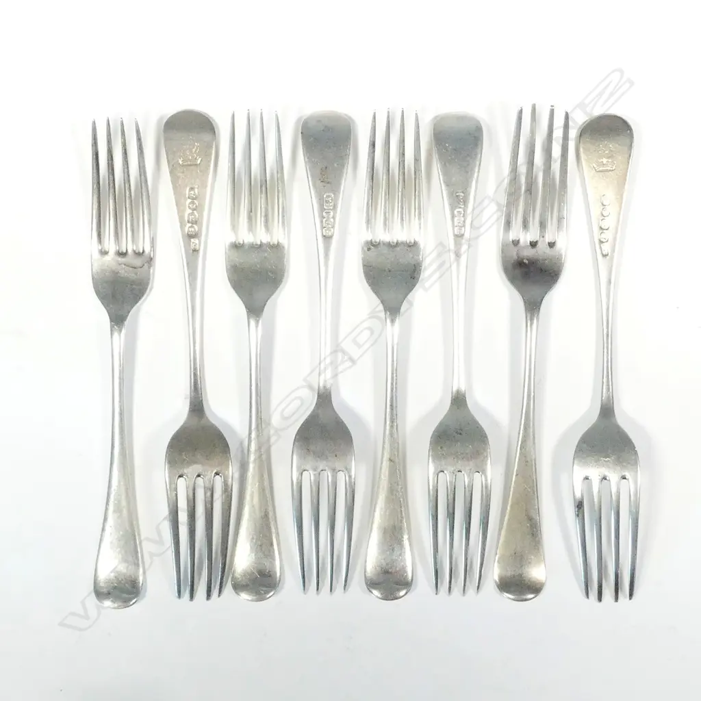 Eight silver dessert forks Image 1++