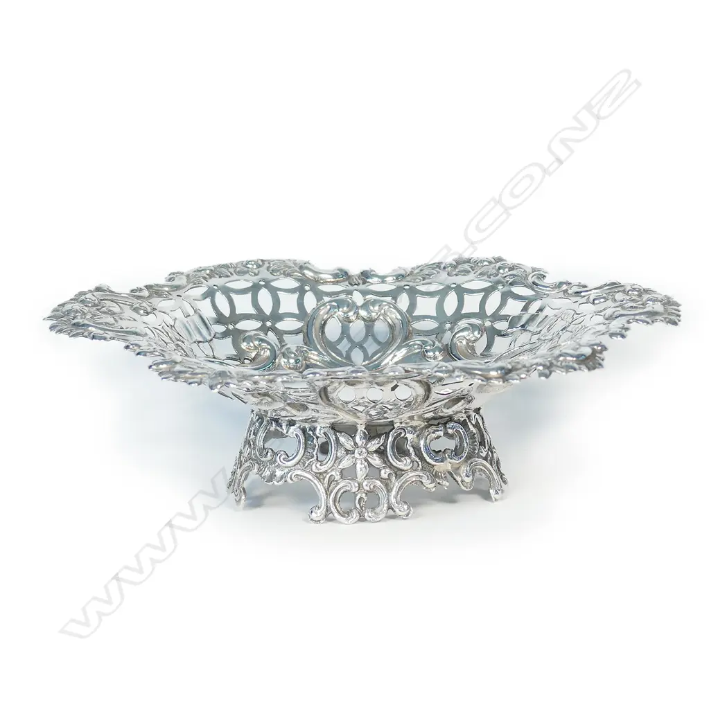 A Victorian silver fancy bonbon dish Image 1++