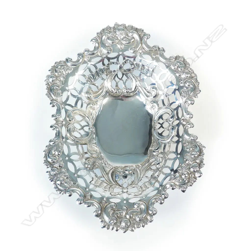 A Victorian silver fancy bonbon dish Image 1++