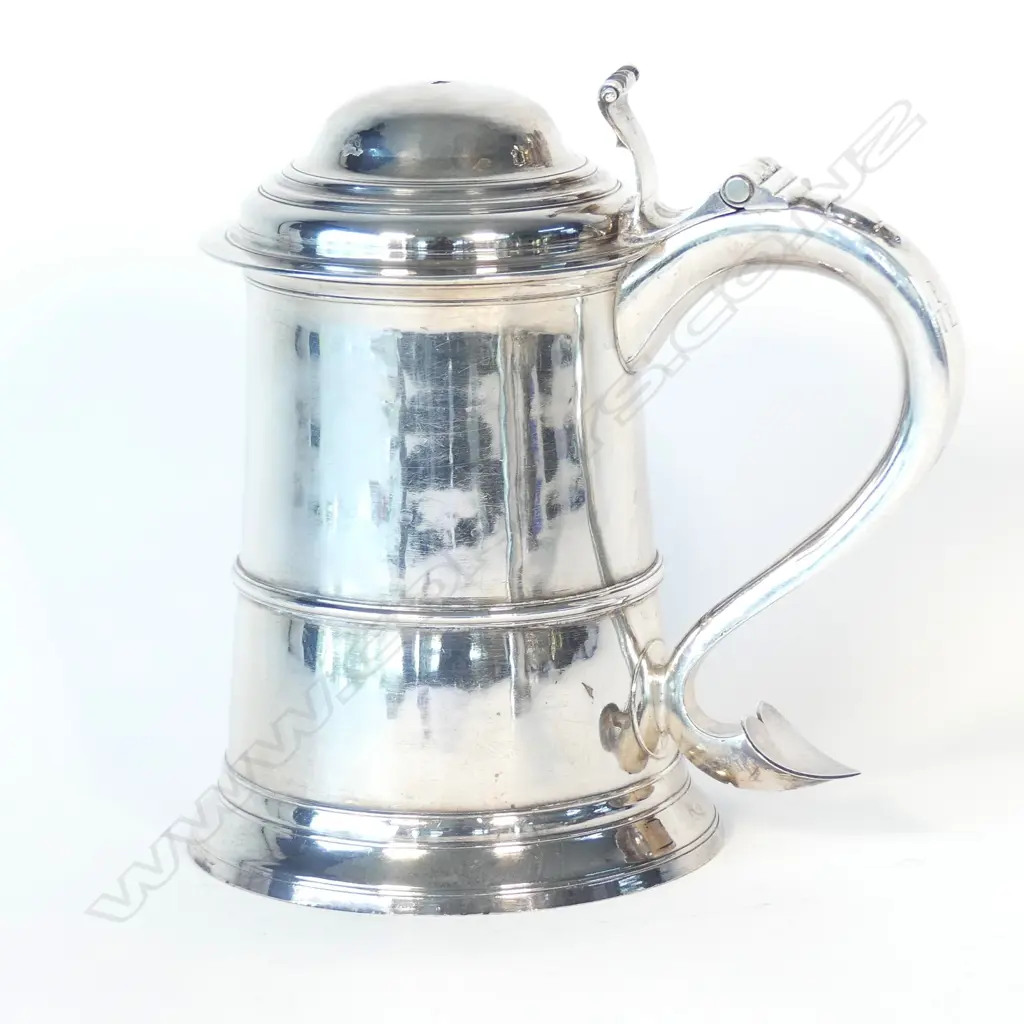 A rare early George III plain silver tankard Image 1++