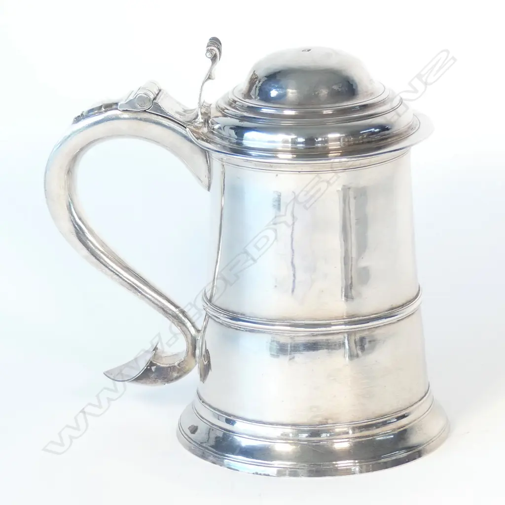A rare early George III plain silver tankard Image 1++