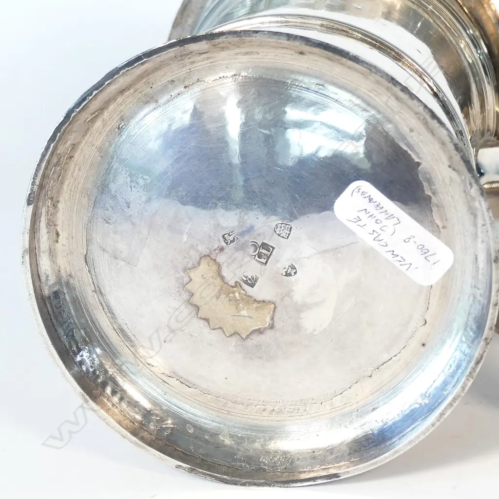 A rare early George III plain silver tankard Image 1++