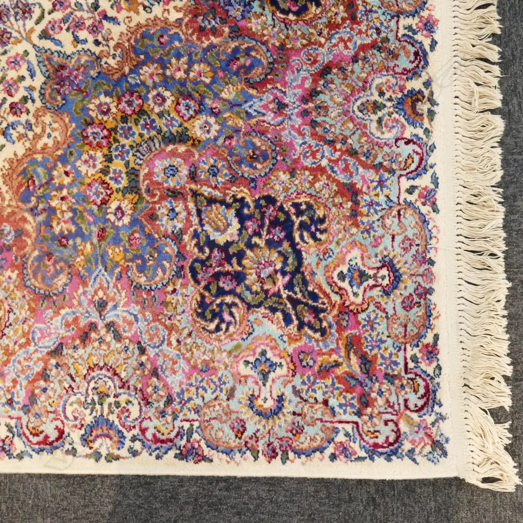 A very large Persian style machine knotted woollen carpet Image 1++