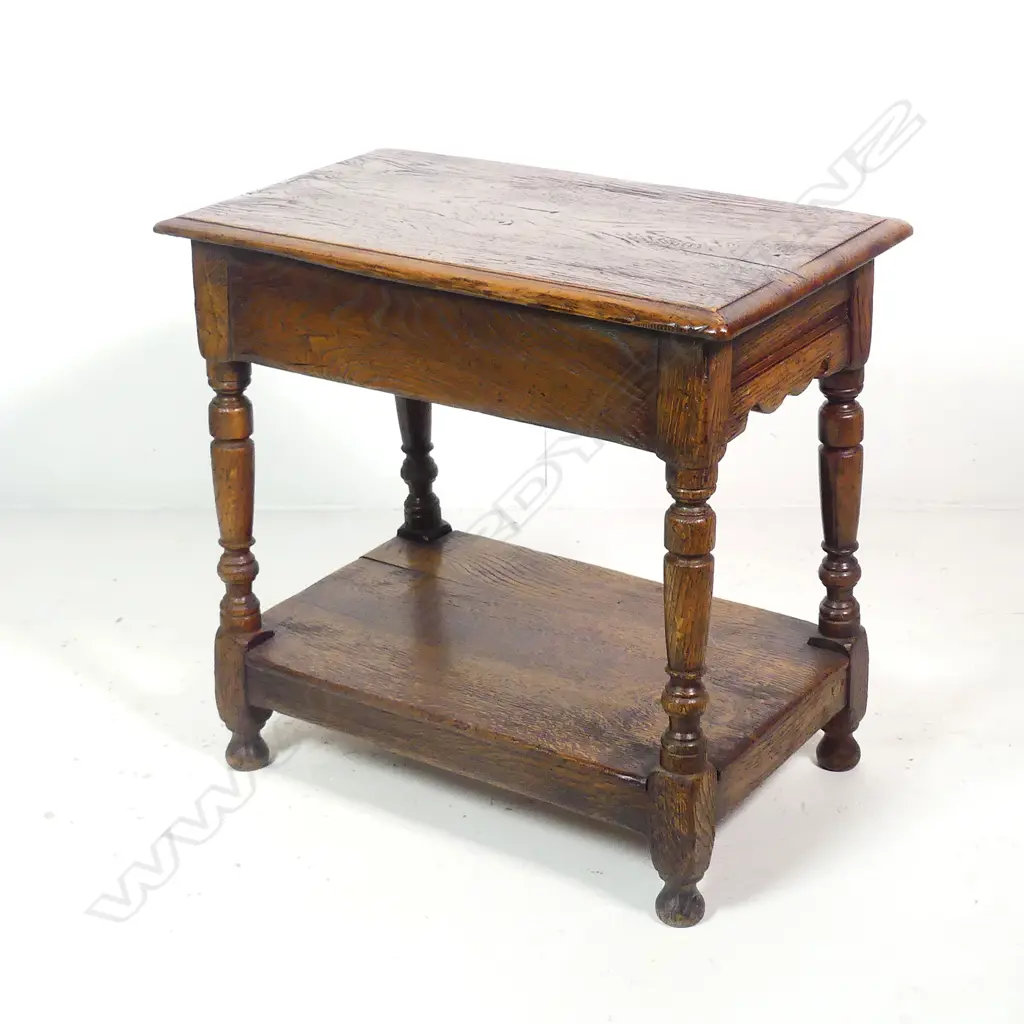 A George III elm country style side table Image 1++