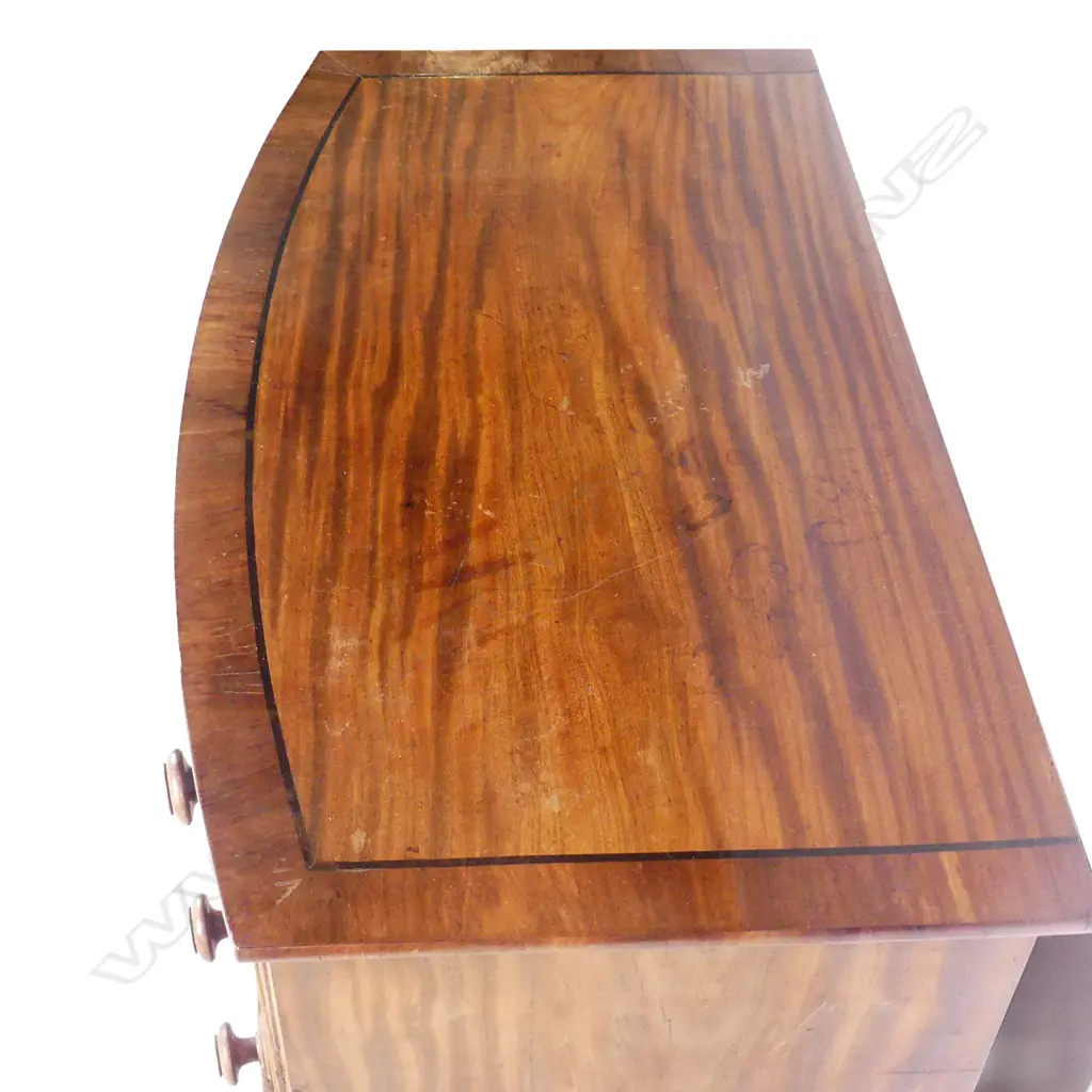 A Regency bow-front four-drawer chest Image 1++