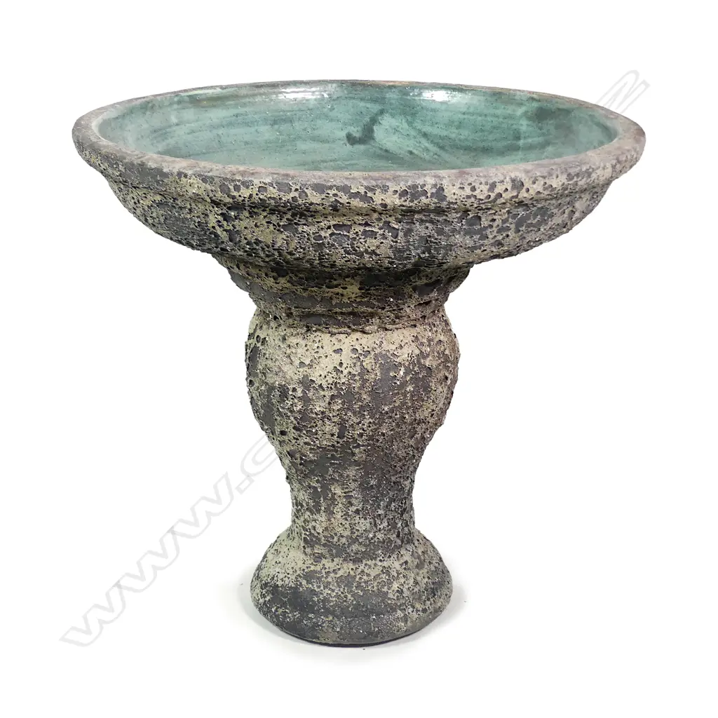 A large plain classical bird bath Image 1++