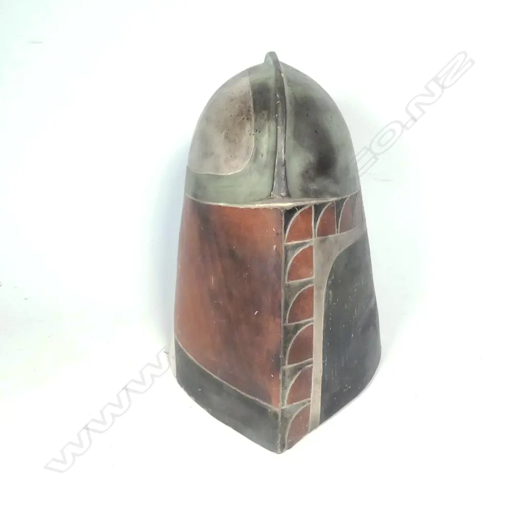 A Moira Elliot ceramic helmet Image 1++