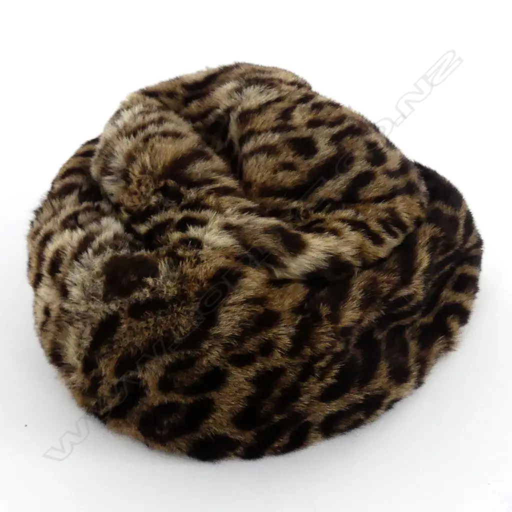 A mid-length ocelot fur coat Image 1++