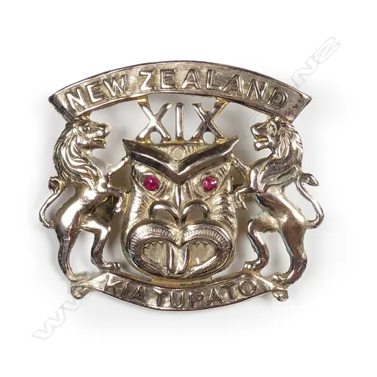 A 9ct gold and ruby WWI hat badge
