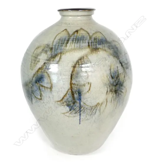 A large Doreen Blumhardt floor pot