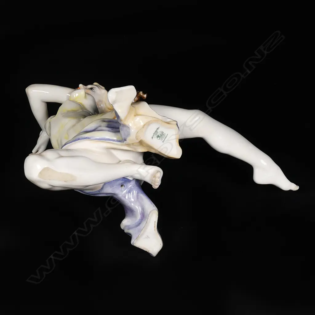 A good c.1930's Art Deco Hutschenreuther 'The Finale' figurine by Karl Tutter (1883-1969) Image 1++