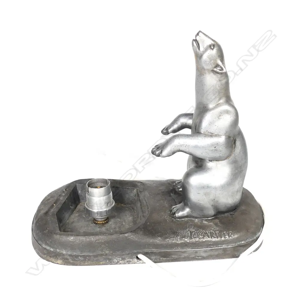 An Art Deco cast zinc polar bear table lamp Image 1++