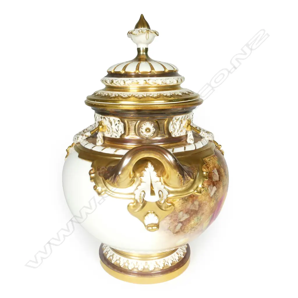An impressive large Royal Worcester fruit painted 'Bow' vase and cover by D. Shinnie Image 1++