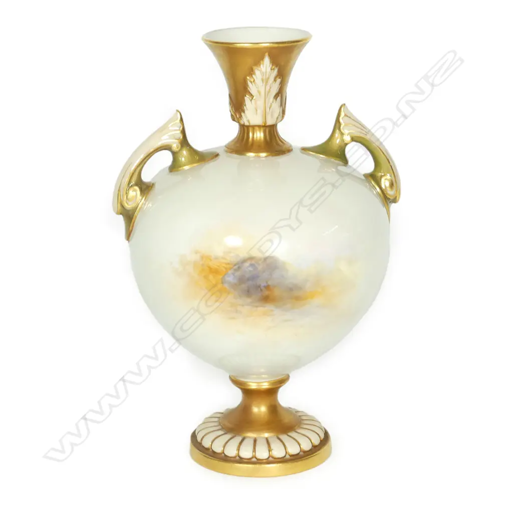 A 1911 Royal Worcester hand painted black face sheep urn vase by Harry Davis Image 1++