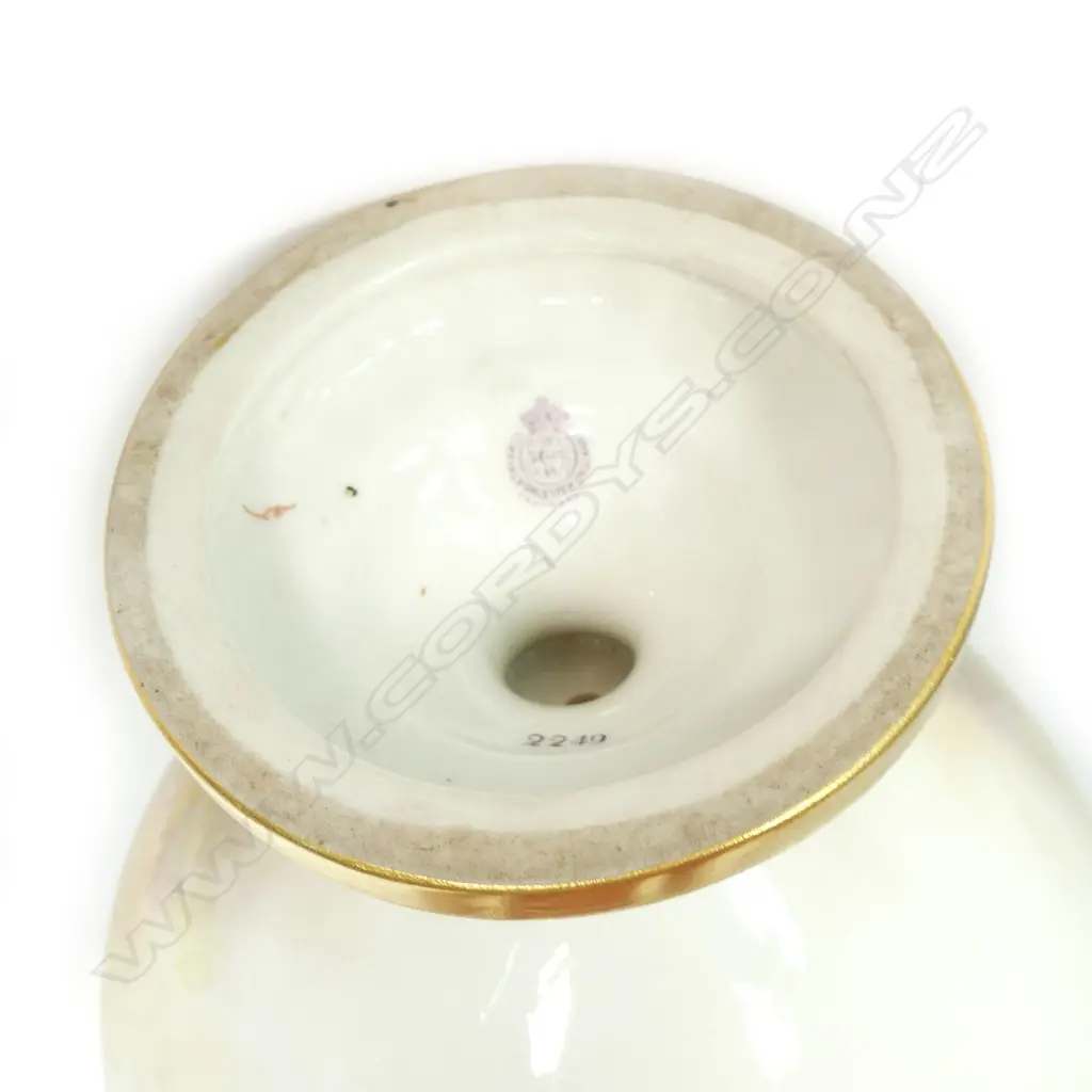 A 1911 Royal Worcester hand painted black face sheep urn vase by Harry Davis Image 1++