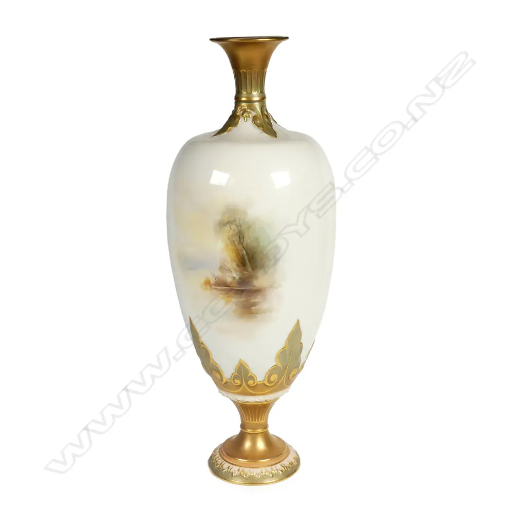 A Royal Worcester vase Image 1++