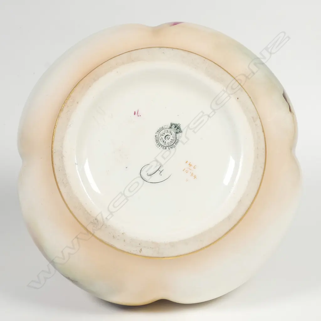 A Royal Worcester table jardiniere Image 1++