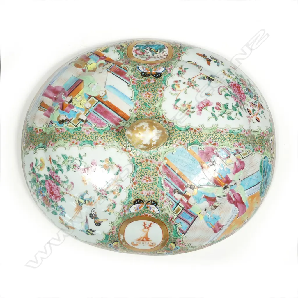 A large and impressive 19thC Chinese famille rose lidded and entree dish Image 1++
