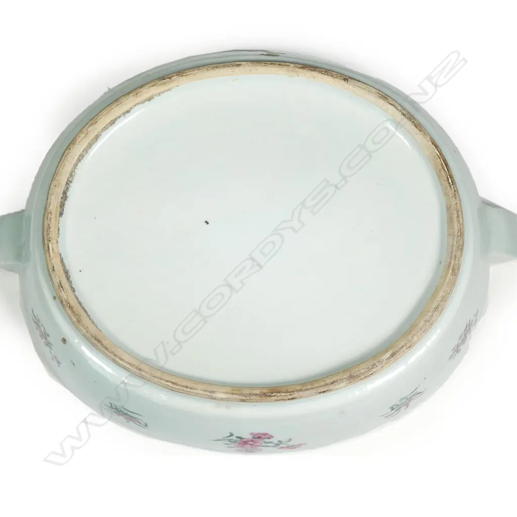 A large and impressive 19thC Chinese famille rose lidded and entree dish Image 1++