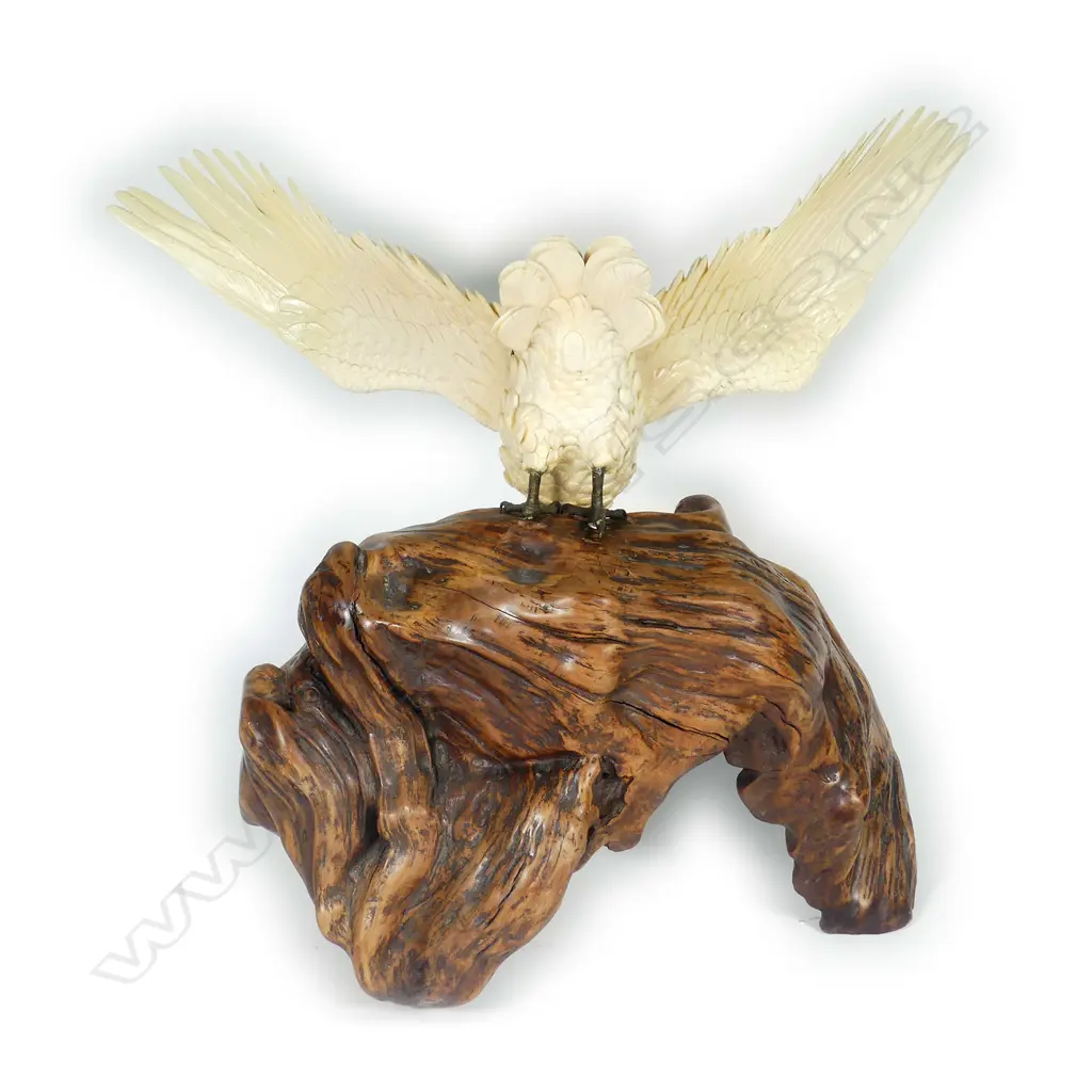 A fine and large Japanese Meiji period ivory okimono of an eagle Image 1++