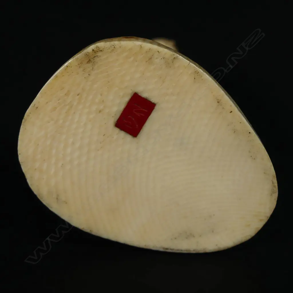 A small Japanese ivory okimono of a man Image 1++