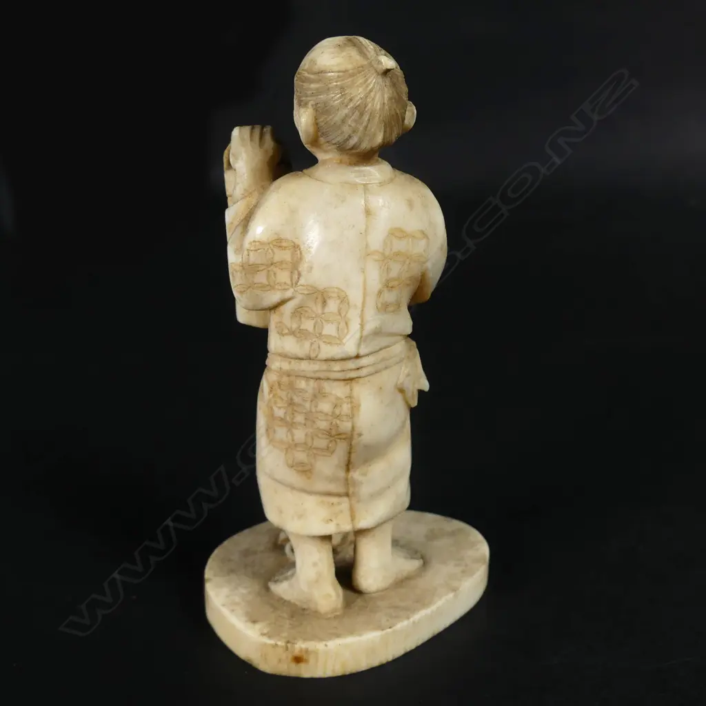 A small Japanese ivory okimono of a man Image 1++