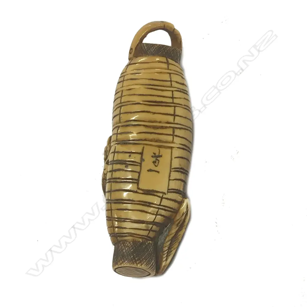 A Japanese ivory netsuke of a cockerel Image 1++