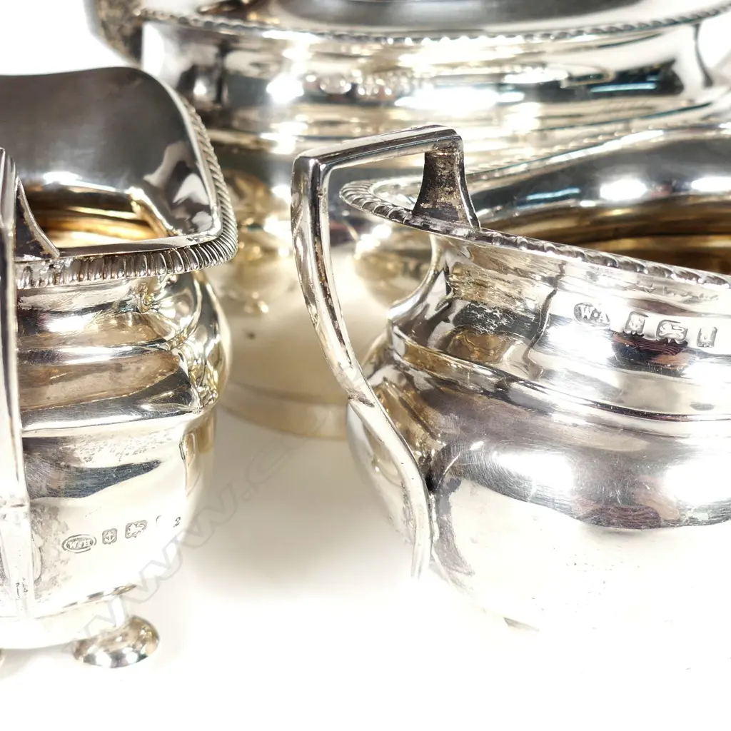 An Edwardian silver three piece tea set Image 1++