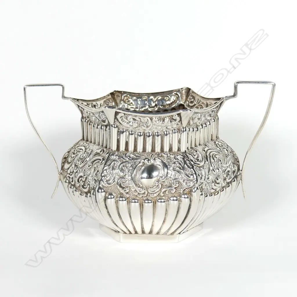 An Edwardian silver two handled sugar basin Image 1++