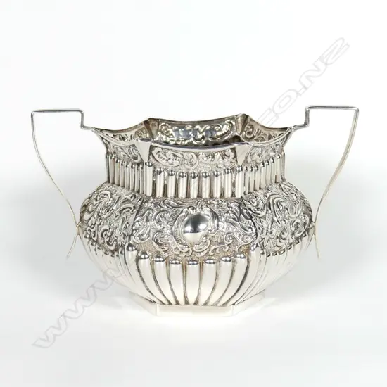 An Edwardian silver two handled sugar basin