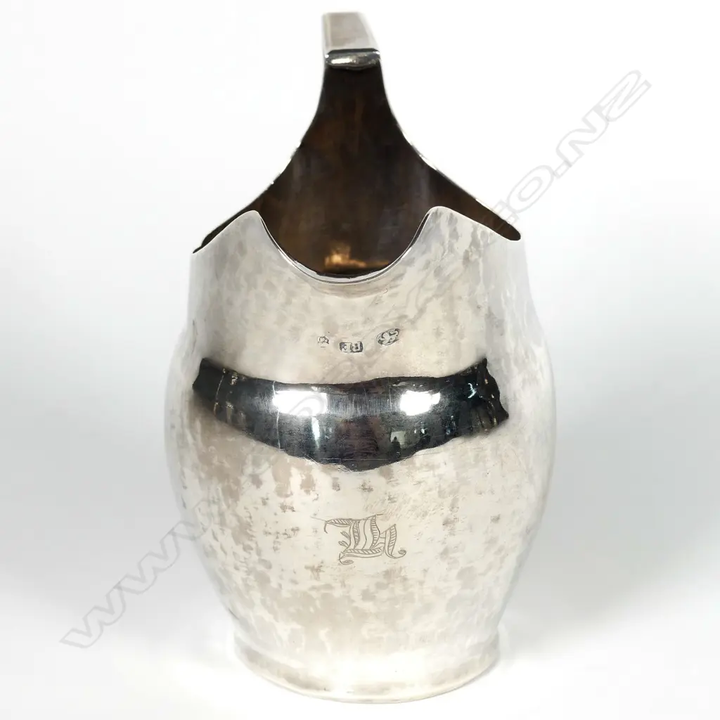 A late Georgian silver creamer Image 1++