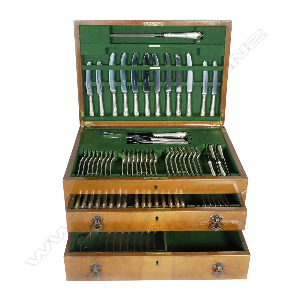 An 86 piece silver cutlery canteen Image 1++