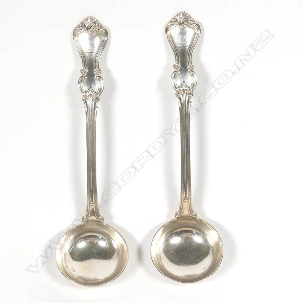 A pair of Victorian silver sauce ladles Image 1++