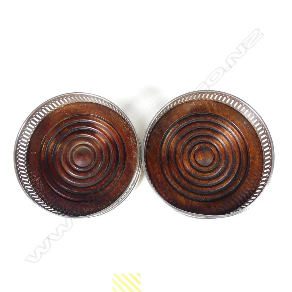 A pair of silver decanter coasters Image 1++