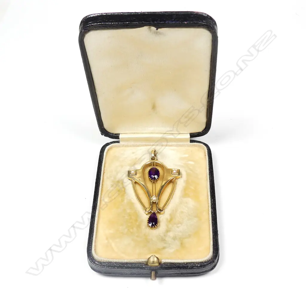 An Art Nouveau 15ct yellow gold amethyst and seed pearl pendant Image 1++