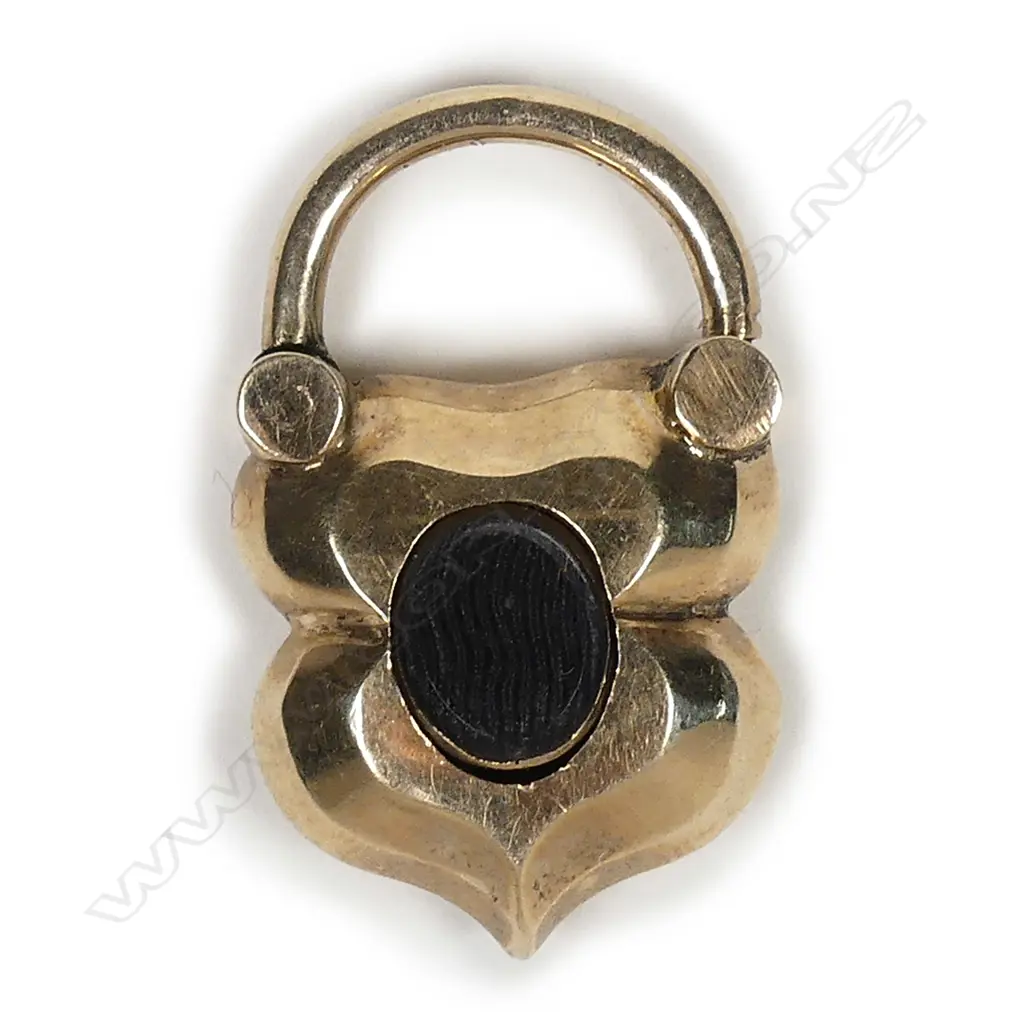 A 9ct gold mourning locket Image 1++