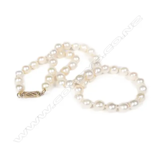 An Akoya cultured pearl necklace