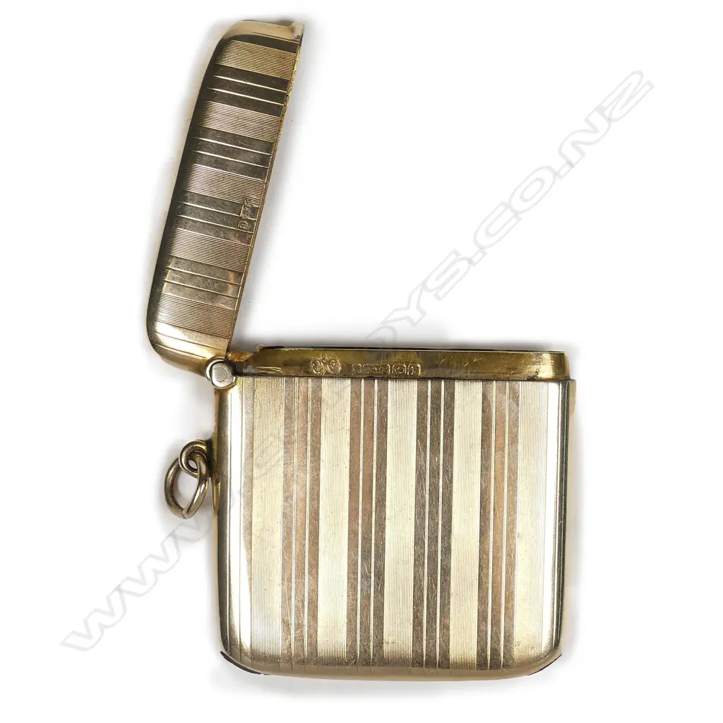 A late Edwardian 9ct gold vesta case Image 1++