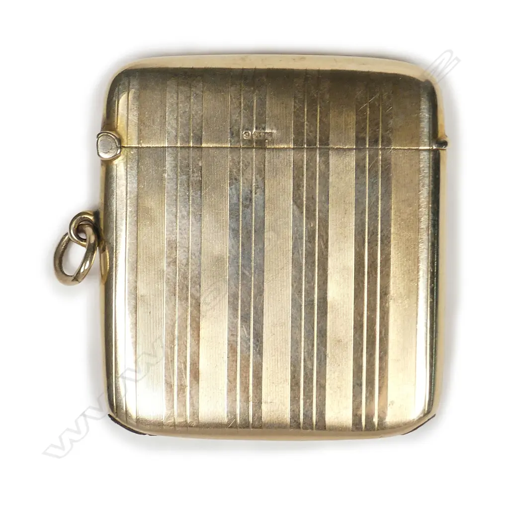 A late Edwardian 9ct gold vesta case Image 1++
