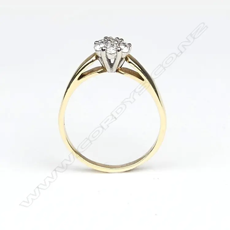 A 18ct. yellow gold and diamond cluster ring Image 1++