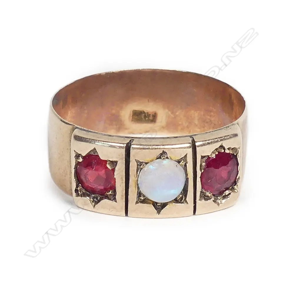 An estate 9ct rose gold opal and garnet ring Image 1++