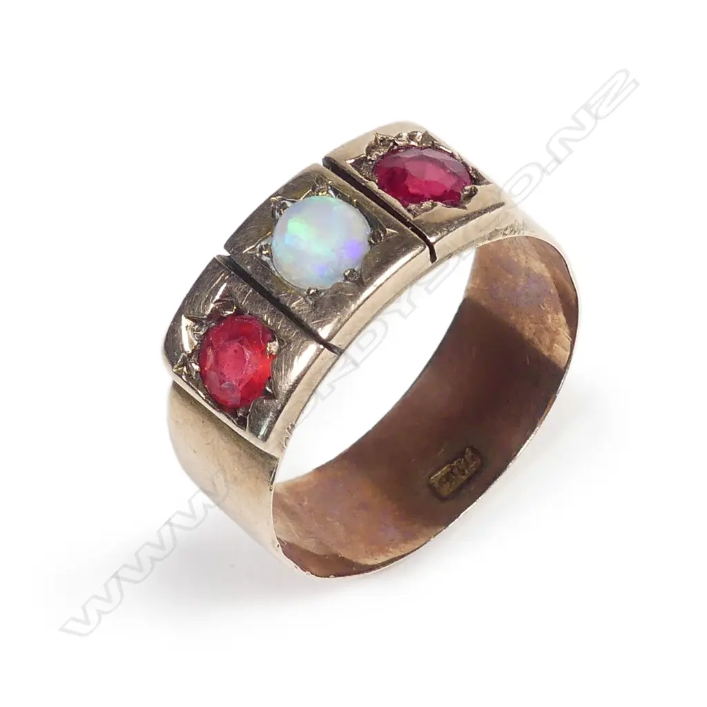 An estate 9ct rose gold opal and garnet ring Image 1++