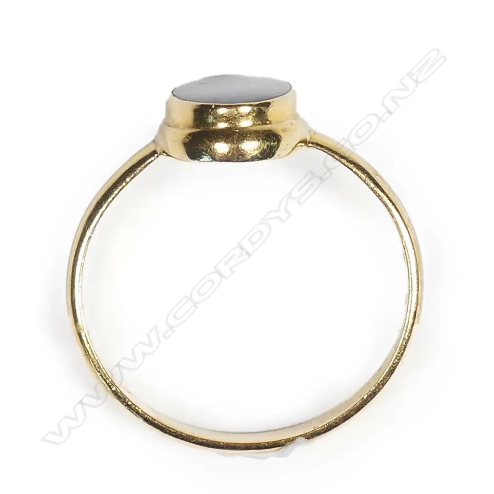 A 22ct gold and opal ring Image 1++