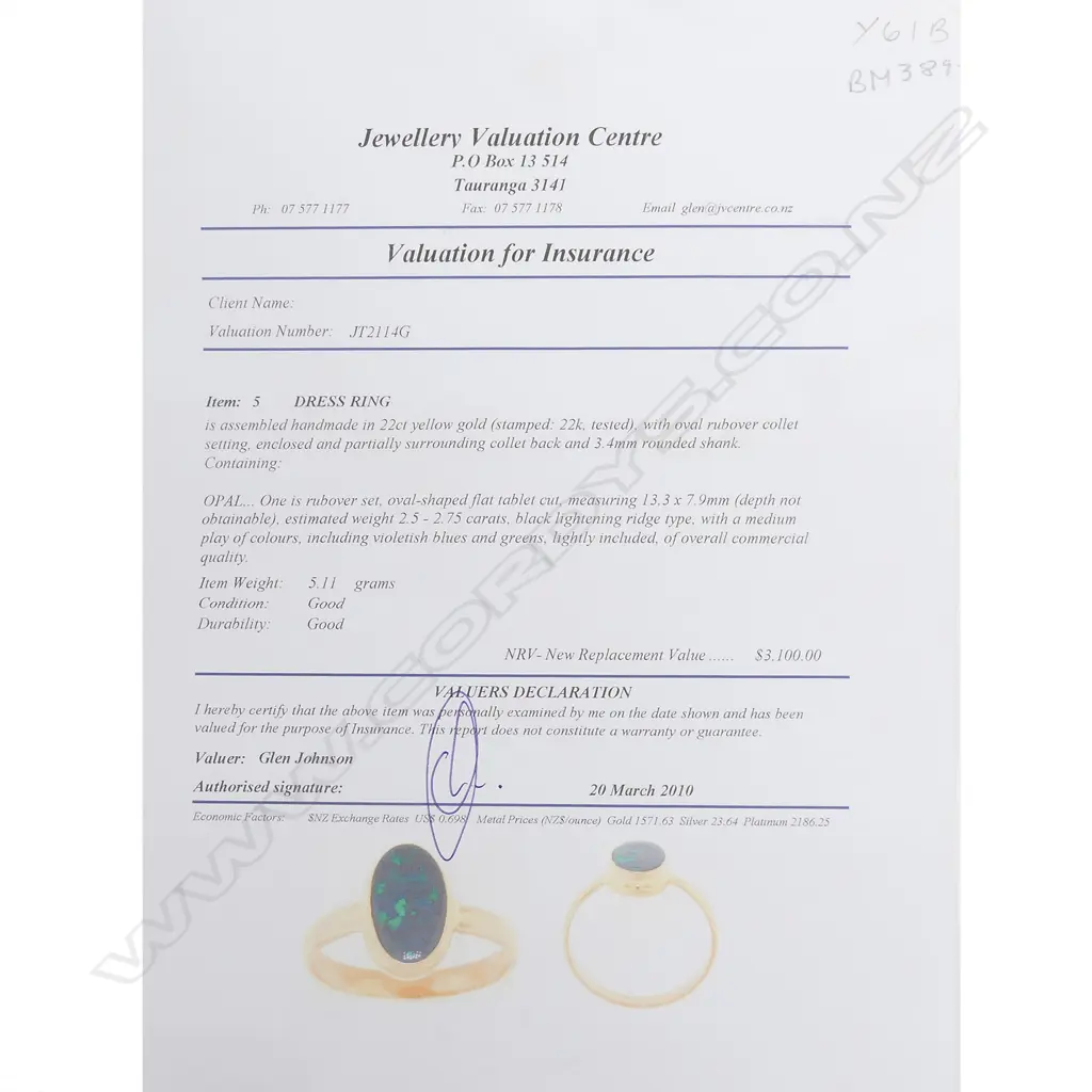A 22ct gold and opal ring Image 1++