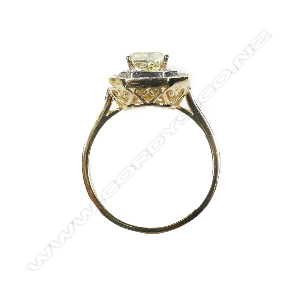 A 14ct gold double halo diamond ring Image 1++