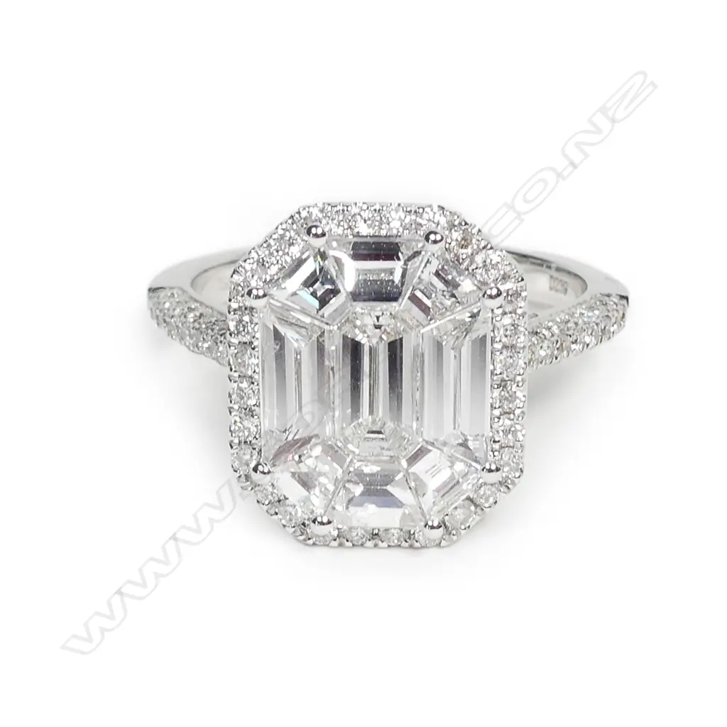 A modern 18ct. white gold and diamond set large diamond cluster ring Image 1++