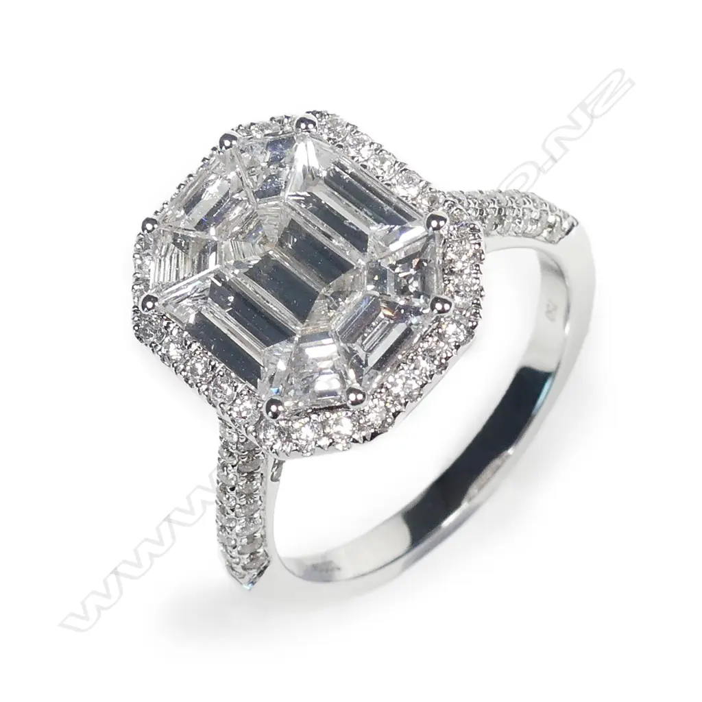 A modern 18ct. white gold and diamond set large diamond cluster ring Image 1++