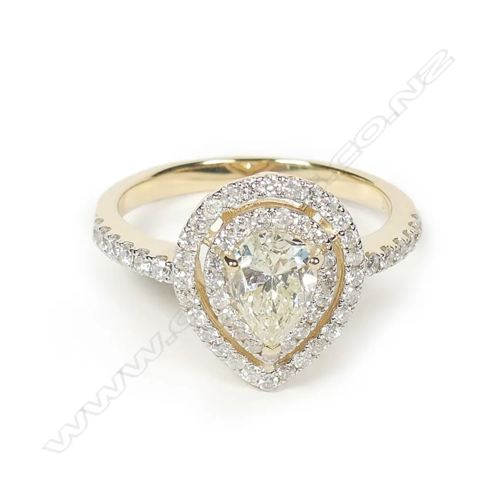 A 14ct gold double halo diamond ring Image 1++