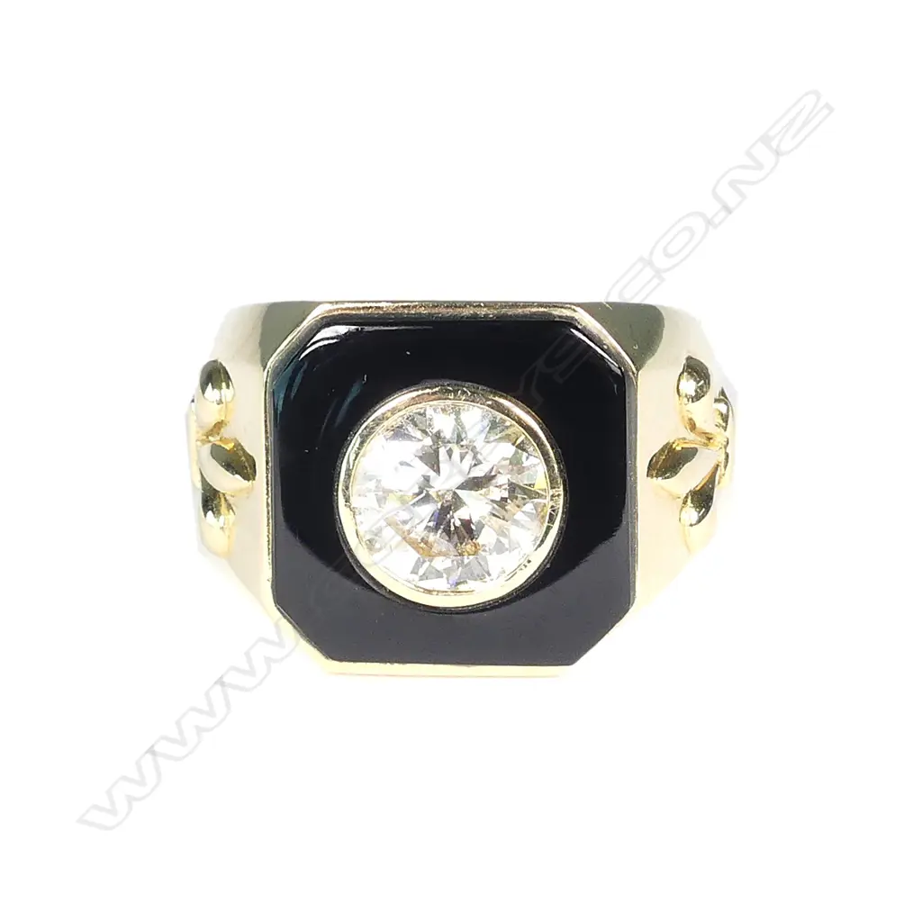 A gent's 18ct gold 2.83ct diamond solitaire ring Image 1++